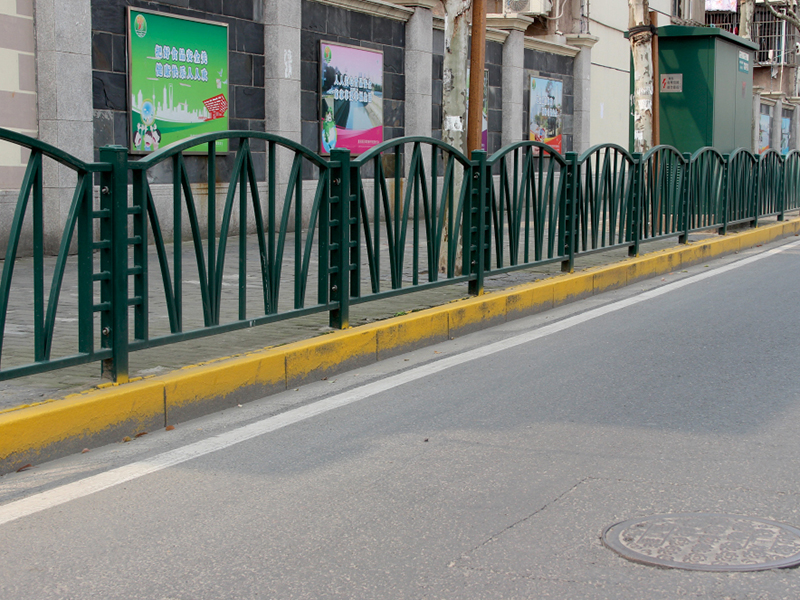 蘤式道路中間護欄