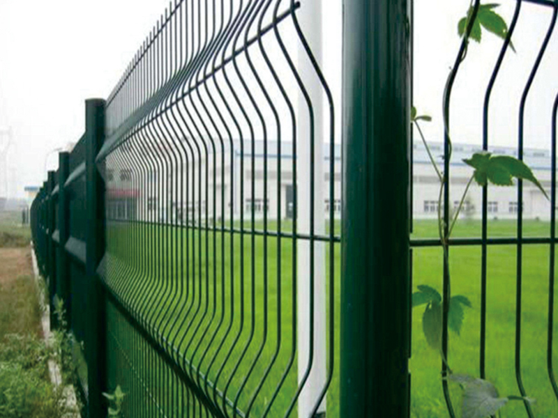 圍(wei)牆護欄(lan)