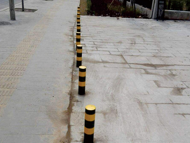 防(fang)撞欄生産(chan)廠傢