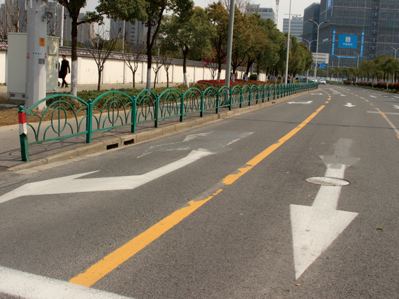 交(jiao)通(tong)京(jing)式(shi)護(hu)欄